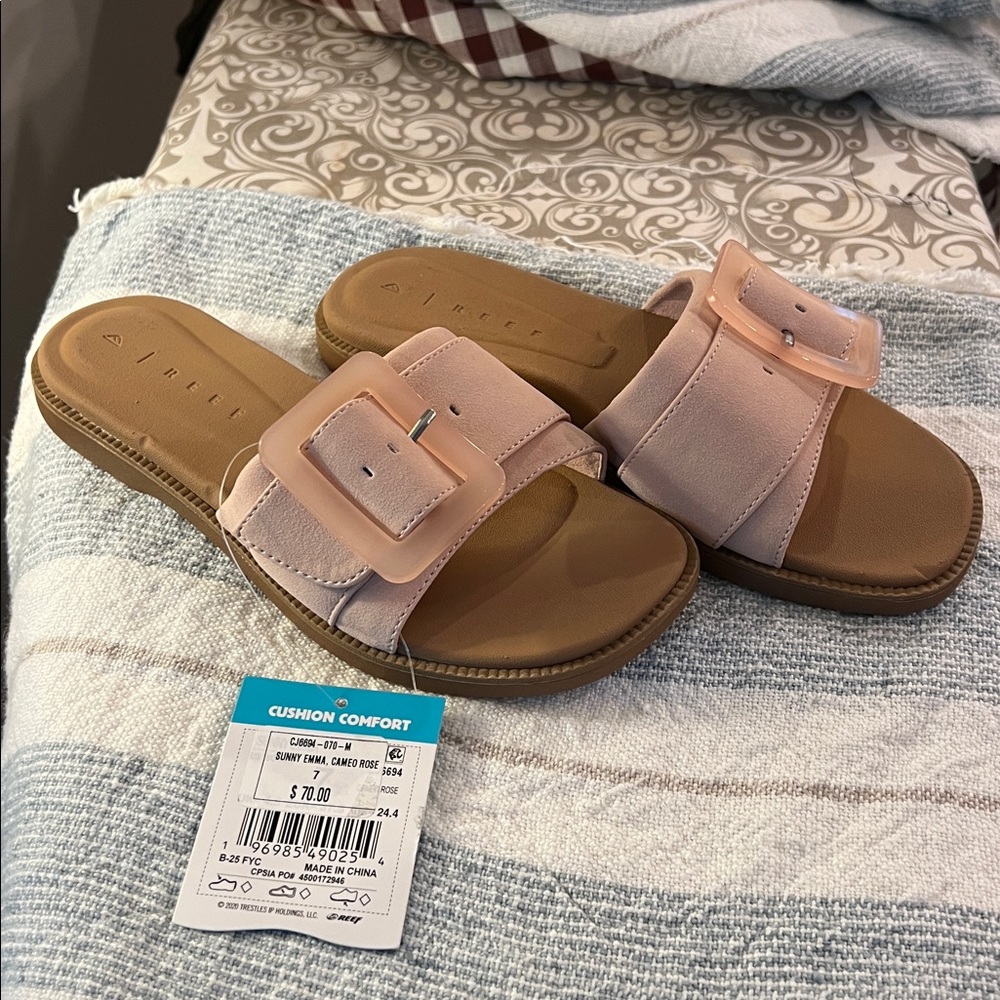 Reef 🪸 Blush Pink Slide Sandals with Oversized Buckle size 7 retail is $70 - Picture 3 of 5
